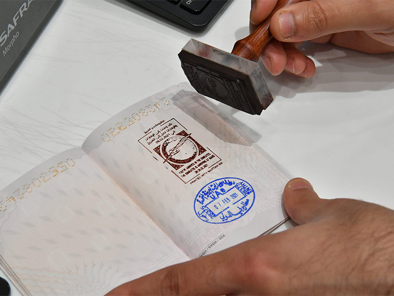 ختم المريخ يزين جوازات سفر القادمين لمطارات دبي احتفاءً برحلة مسبار الأمل